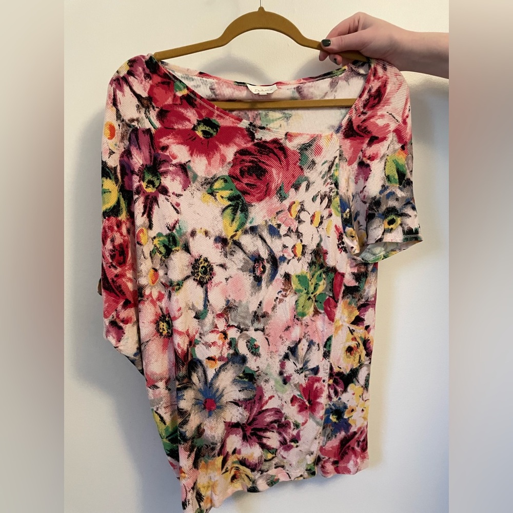 Pretty floral asymmetrical short sleeve sweater, good condition